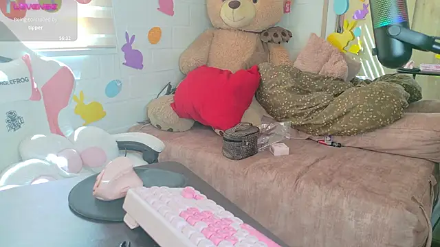 Snapshot of megan_doll2 chatting on April 3, 2:59 pm megan doll2 online show from April 3, 2:59 pm