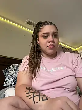 QueenNuttCollector online show from January 25, 7:07 pm