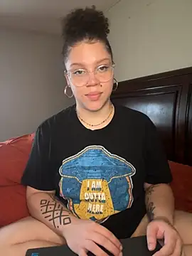 QueenNuttCollector online show from September 30, 2:44 pm