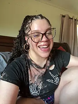QueenNuttCollector online show from May 20, 4:24 pm