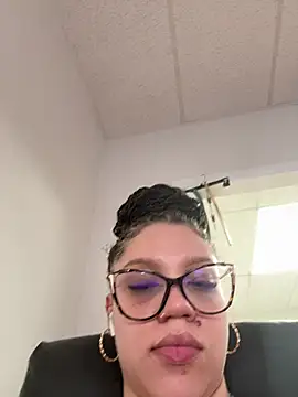 QueenNuttCollector online show from May 27, 4:04 pm