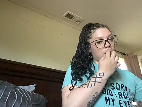 QueenNuttCollector online show from June 2, 4:09 pm