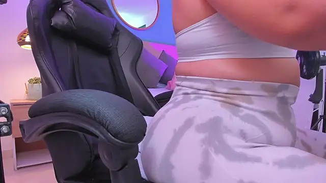 izaro22 online show from November 11, 2:33 am