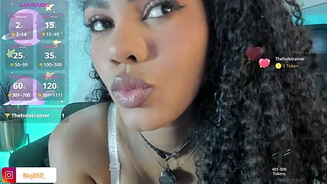 Snapshot of HOTBLACKANDWHITE2 chatting on November 16, 4:40 am HOTBLACKANDWHITE2 online show from November 16, 4:40 am