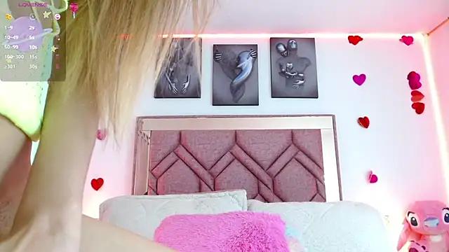 Snapshot of Angely_18 chatting on February 24, 11:19 pm Angely 18 online show from February 24, 11:19 pm