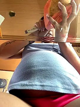 Snapshot of Vaiolet_a chatting on December 3, 4:28 pm Vaiolet a online show from December 3, 4:28 pm