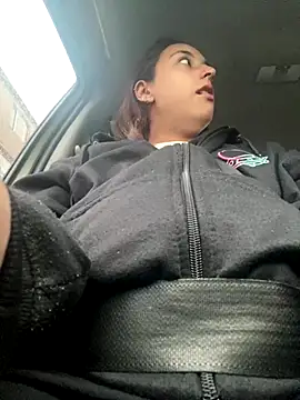 Snapshot of Vaiolet_a chatting on December 6, 8:51 pm Vaiolet a online show from December 6, 8:51 pm