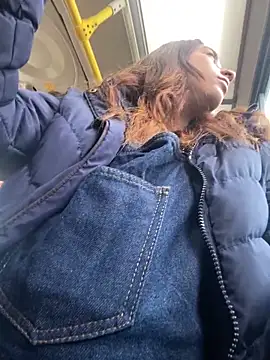 Snapshot of Vaiolet_a chatting on December 17, 9:16 pm Vaiolet a online show from December 17, 9:16 pm