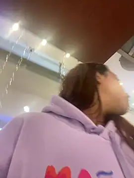 Snapshot of Vaiolet_a chatting on December 26, 11:35 pm Vaiolet a online show from December 26, 11:35 pm