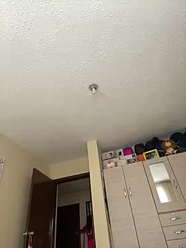 Snapshot of Vaiolet_a chatting on January 7, 6:35 pm Vaiolet a online show from January 7, 6:35 pm