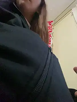 Snapshot of Vaiolet_a chatting on January 17, 11:07 pm Vaiolet a online show from January 17, 11:07 pm