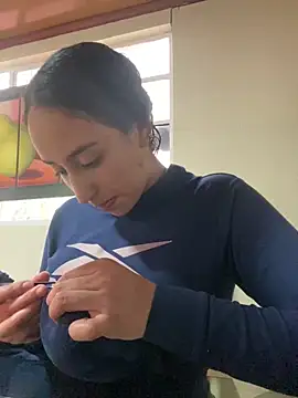 Snapshot of Vaiolet_a chatting on March 12, 7:49 pm Vaiolet a online show from March 12, 7:49 pm