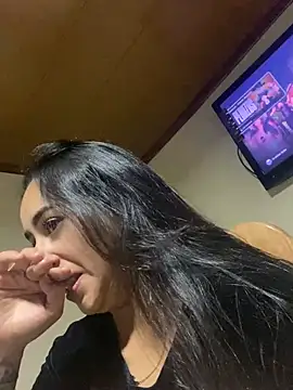 Snapshot of Vaiolet_a chatting on February 22, 6:24 am Vaiolet a online show from February 22, 6:24 am