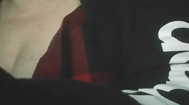 Snapshot of deluxpussy chatting on January 4, 6:19 am deluxpussy online show from January 4, 6:19 am