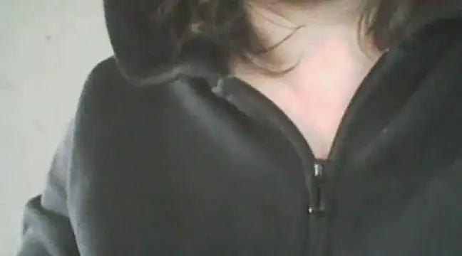Snapshot of deluxpussy chatting on February 4, 9:38 am deluxpussy online show from February 4, 9:38 am