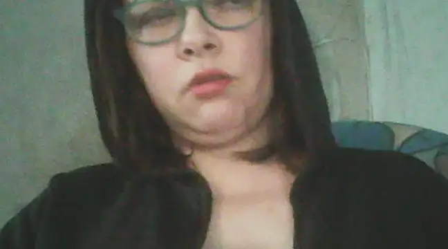 Snapshot of deluxpussy chatting on February 5, 6:24 am deluxpussy online show from February 5, 6:24 am
