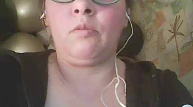 Snapshot of deluxpussy chatting on March 6, 8:27 pm deluxpussy online show from March 6, 8:27 pm