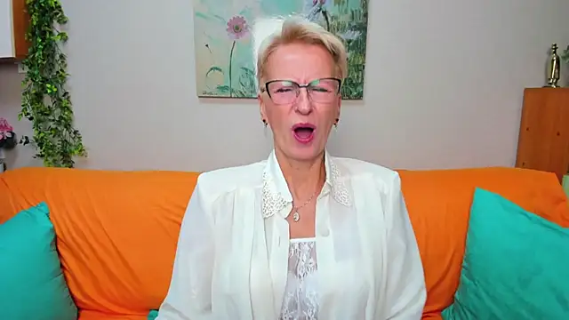 iamyourdream89 online show from September 20, 8:48 am