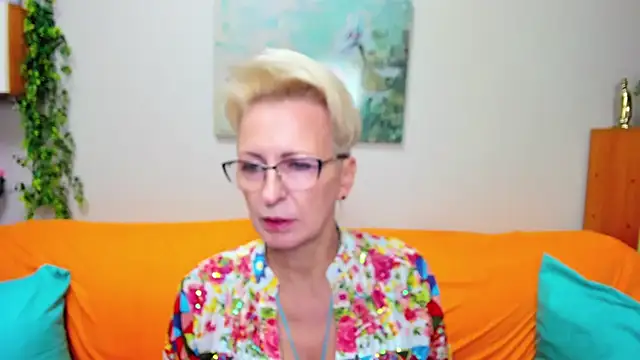 iamyourdream89 online show from October 12, 1:10 pm