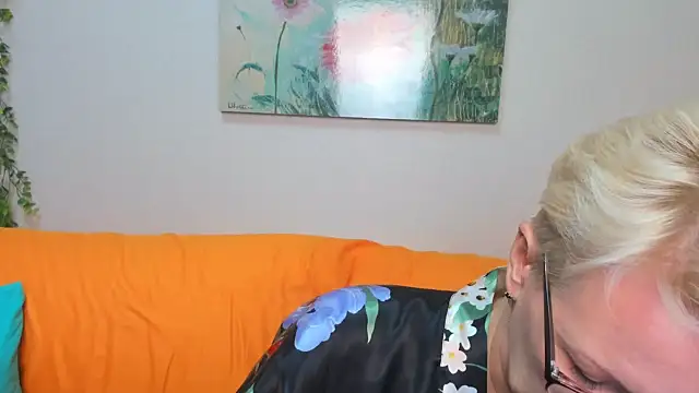 iamyourdream89 online show from October 18, 1:23 pm