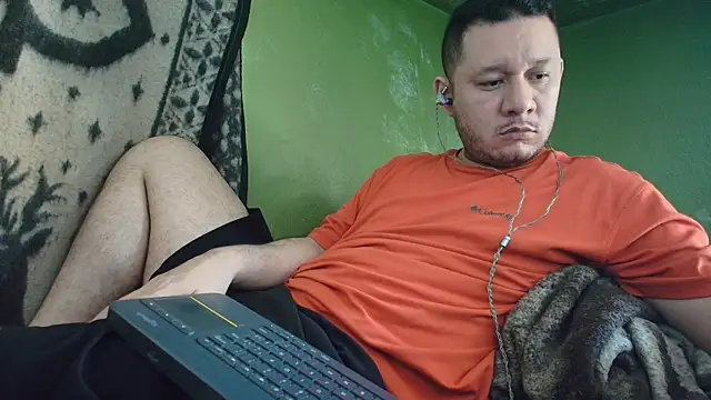 Snapshot of sweet_cock28 chatting on September 20, 3:35 pm sweet cock28 online show from September 20, 3:35 pm