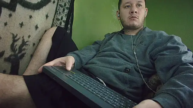 Snapshot of sweet_cock28 chatting on September 26, 3:38 pm sweet cock28 online show from September 26, 3:38 pm