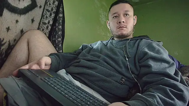 Snapshot of sweet_cock28 chatting on October 4, 3:32 pm sweet cock28 online show from October 4, 3:32 pm