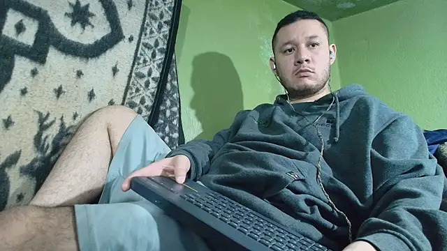 Snapshot of sweet_cock28 chatting on October 9, 3:32 pm sweet cock28 online show from October 9, 3:32 pm