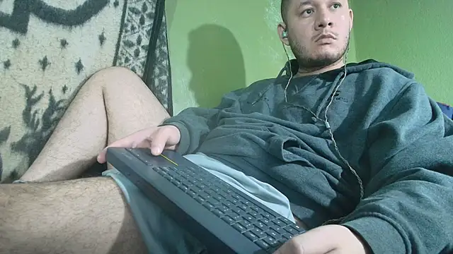 Snapshot of sweet_cock28 chatting on October 10, 3:44 pm sweet cock28 online show from October 10, 3:44 pm