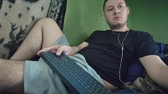 Snapshot of sweet_cock28 chatting on October 13, 3:34 pm sweet cock28 online show from October 13, 3:34 pm