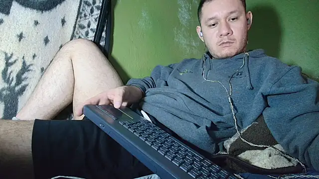 Snapshot of sweet_cock28 chatting on October 14, 3:40 am sweet cock28 online show from October 14, 3:40 am