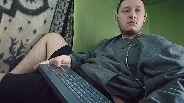 Snapshot of sweet_cock28 chatting on October 16, 3:46 pm sweet cock28 online show from October 16, 3:46 pm