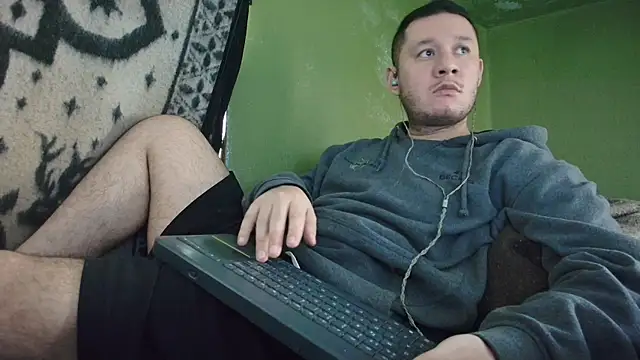 Snapshot of sweet_cock28 chatting on October 17, 3:25 pm sweet cock28 online show from October 17, 3:25 pm