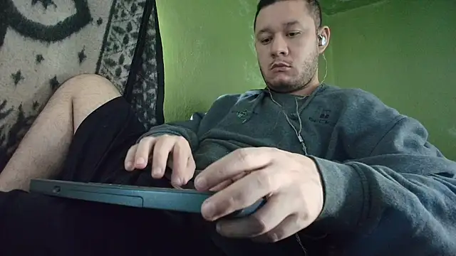 Snapshot of sweet_cock28 chatting on October 18, 3:24 pm sweet cock28 online show from October 18, 3:24 pm