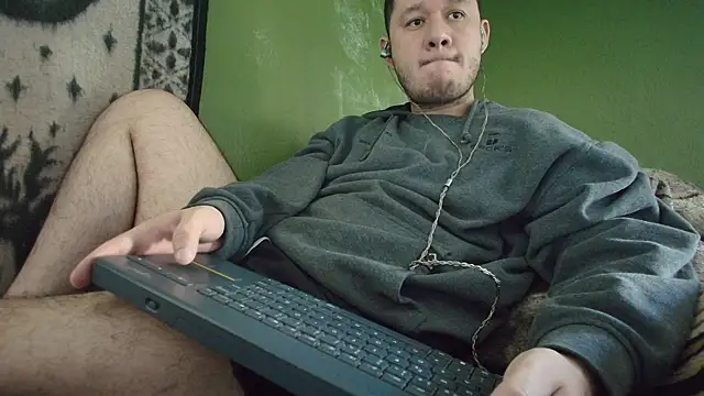 Snapshot of sweet_cock28 chatting on October 25, 3:29 pm sweet cock28 online show from October 25, 3:29 pm