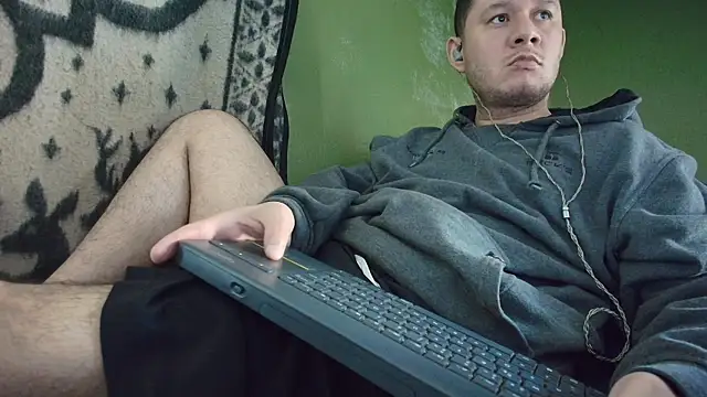 Snapshot of sweet_cock28 chatting on October 27, 3:27 pm sweet cock28 online show from October 27, 3:27 pm