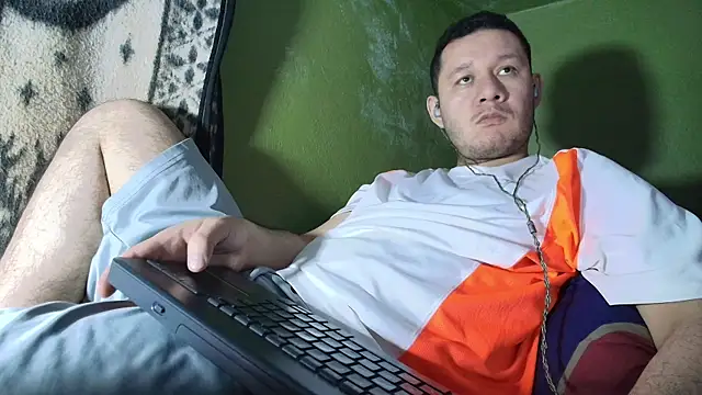 Snapshot of sweet_cock28 chatting on October 28, 3:32 am sweet cock28 online show from October 28, 3:32 am