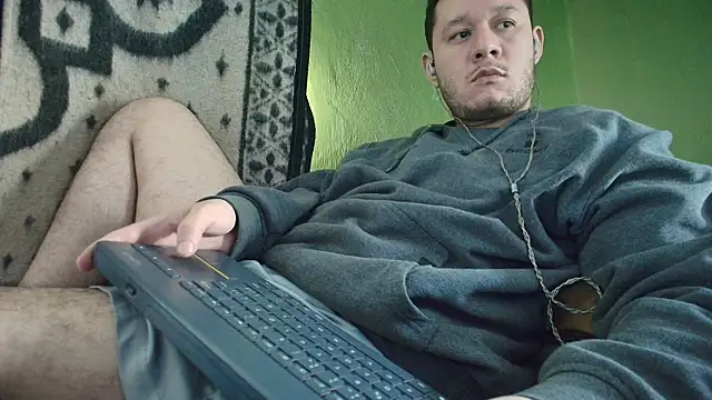 Snapshot of sweet_cock28 chatting on November 1, 3:25 pm sweet cock28 online show from November 1, 3:25 pm