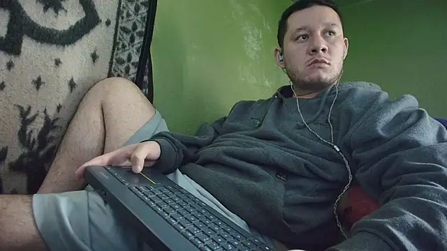 Snapshot of sweet_cock28 chatting on November 3, 3:24 pm sweet cock28 online show from November 3, 3:24 pm