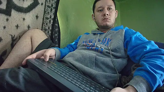 Snapshot of sweet_cock28 chatting on November 4, 3:22 pm sweet cock28 online show from November 4, 3:22 pm