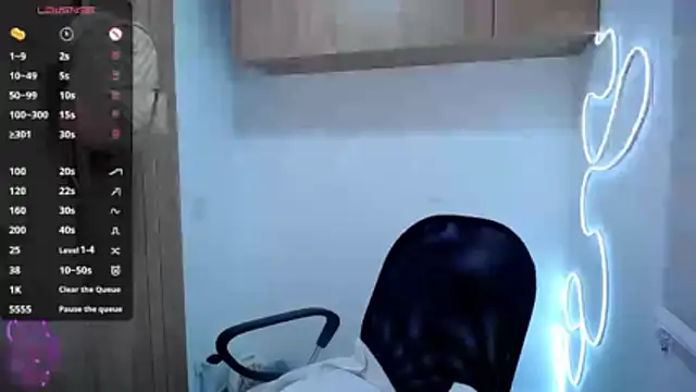 Danna Ross  online show from December 13, 9:09 pm