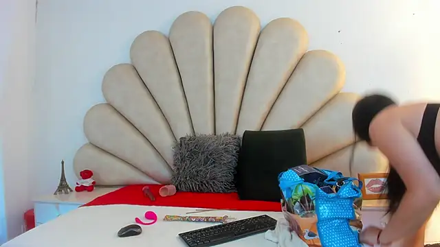 Snapshot of Natasha__Blue chatting on March 18, 7:31 pm Natasha Blue online show from March 18, 7:31 pm