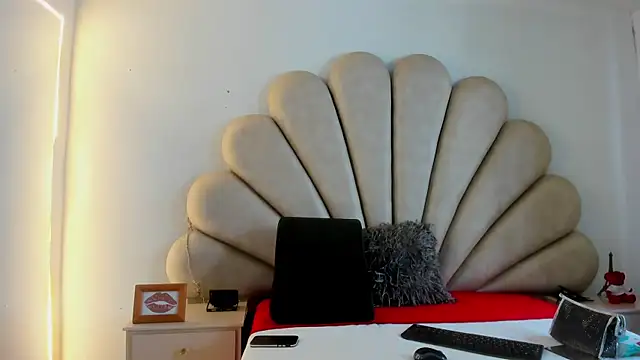 Snapshot of Natasha__Blue chatting on March 21, 7:24 pm Natasha Blue online show from March 21, 7:24 pm