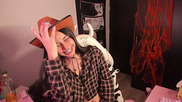 Snapshot of amber_yull chatting on October 31, 1:28 am amber yull online show from October 31, 1:28 am