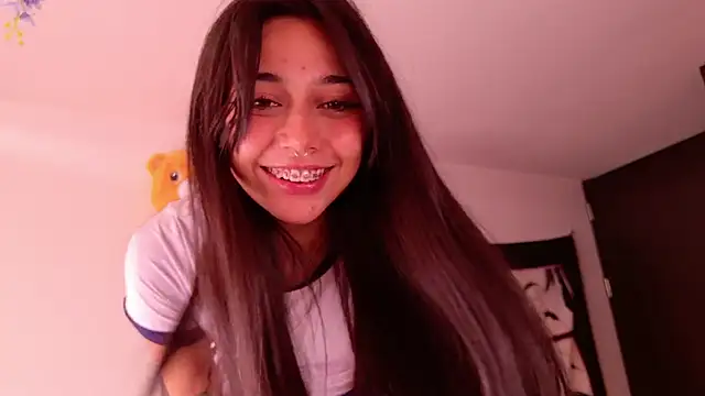 amber yull online show from June 6, 3:39 pm