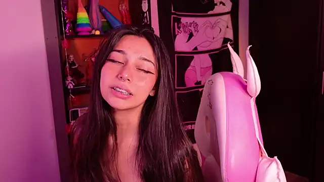 amber yull online show from June 13, 6:06 pm