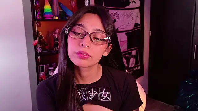 amber yull online show from June 15, 2:52 pm
