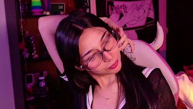 amber yull online show from June 20, 1:19 am