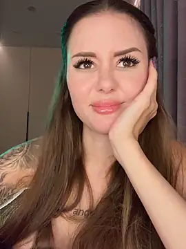 Snapshot of Alina_Vibe_Me chatting on April 10, 1:44 am Alina Vibe Me online show from April 10, 1:44 am
