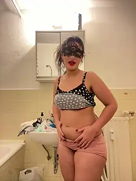 Sarahkhaalifa online show from November 15, 9:11 pm